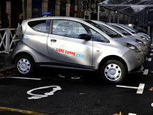 В Париже сделали бесплатный прокат электромобилей