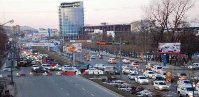 Тысячи жителей Владивостока во вторник застряли в огромной пробке