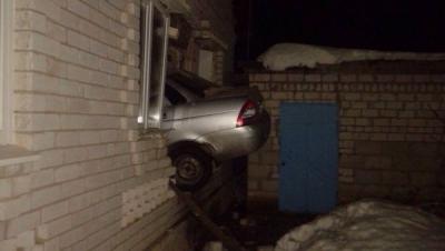 В Самарской области водитель пробил стену дома