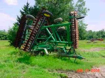 трактор JOHN DEERE 637 2005 г.в.
