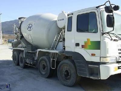 автобетоносмеситель Hyundai  2002 г.в.