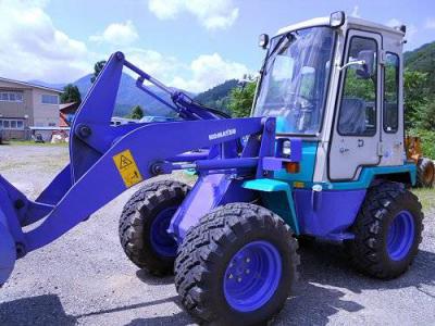 фронтальный погрузчик Komatsu WA40-3E 2007 г.в.