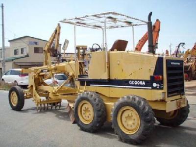 грейдер Komatsu GD305A-1 1990 г.в.