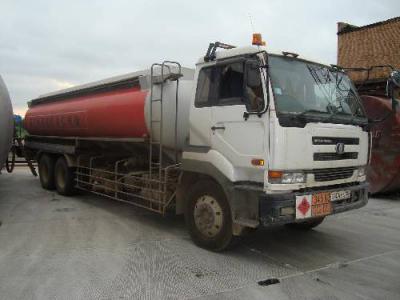 автоцистерна Nissan UD 2003 г.в.