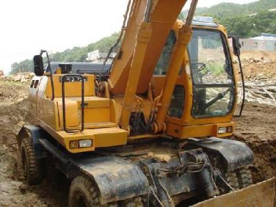 колесный экскаватор Hyundai ROBEX2000W-3 2001 г.в.