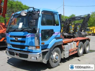 седельный тягач Nissan  2004 г.в.