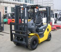 Komatsu FG25T-17 - бензин