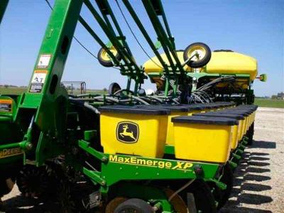 трактор JOHN DEERE 1770NT 2006 г.в.