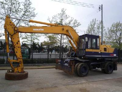 колесный экскаватор Komatsu PW200-1 1988 г.в.