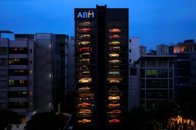 В Сингапуре открыли 15-этажный автомат продающий спорткары