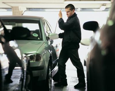 Во Владивостоке пойман взломщик авто