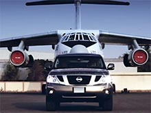 Внедорожник Nissan побил рекорд вытянув 170 тонный самолет