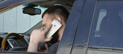 Дорожные камеры в Австралии начнут определять водителей, которые используют смартфоны при езде