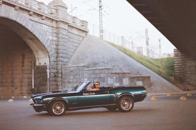 Пользователи сервиса Яндекс.Драйв смогут арендовать два редких Ford Mustang в Москве