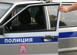 Пьяный хулиган "отпинал" девять автомобилей во Владивостоке