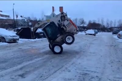 Танцы на снегоуборочном погрузчике