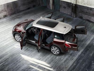 Появились фото нового Mini Clubman