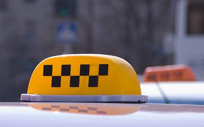 Во Владивостоке таксист напал на сотрудника полиции