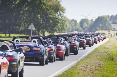 Родстеры Mazda MX-5 попали в книгу рекордов