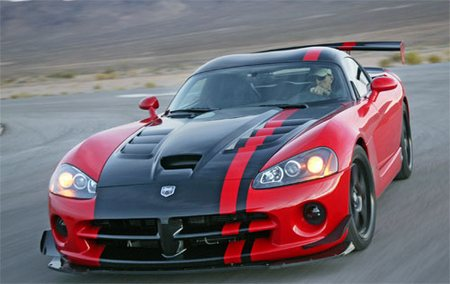 Даже в условиях кризиса спорткар Dodge Viper SRT10 ACR живей живых.