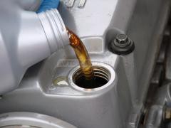 Какое масло лить в двигатель